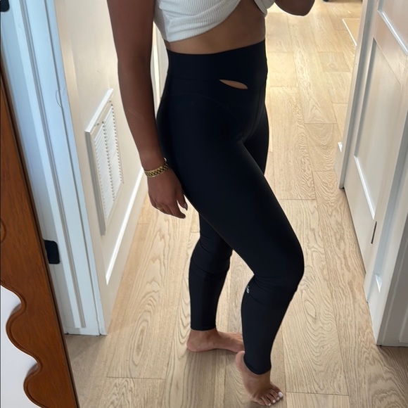 ALO Yoga Black Leggings - Picture 1 of 3